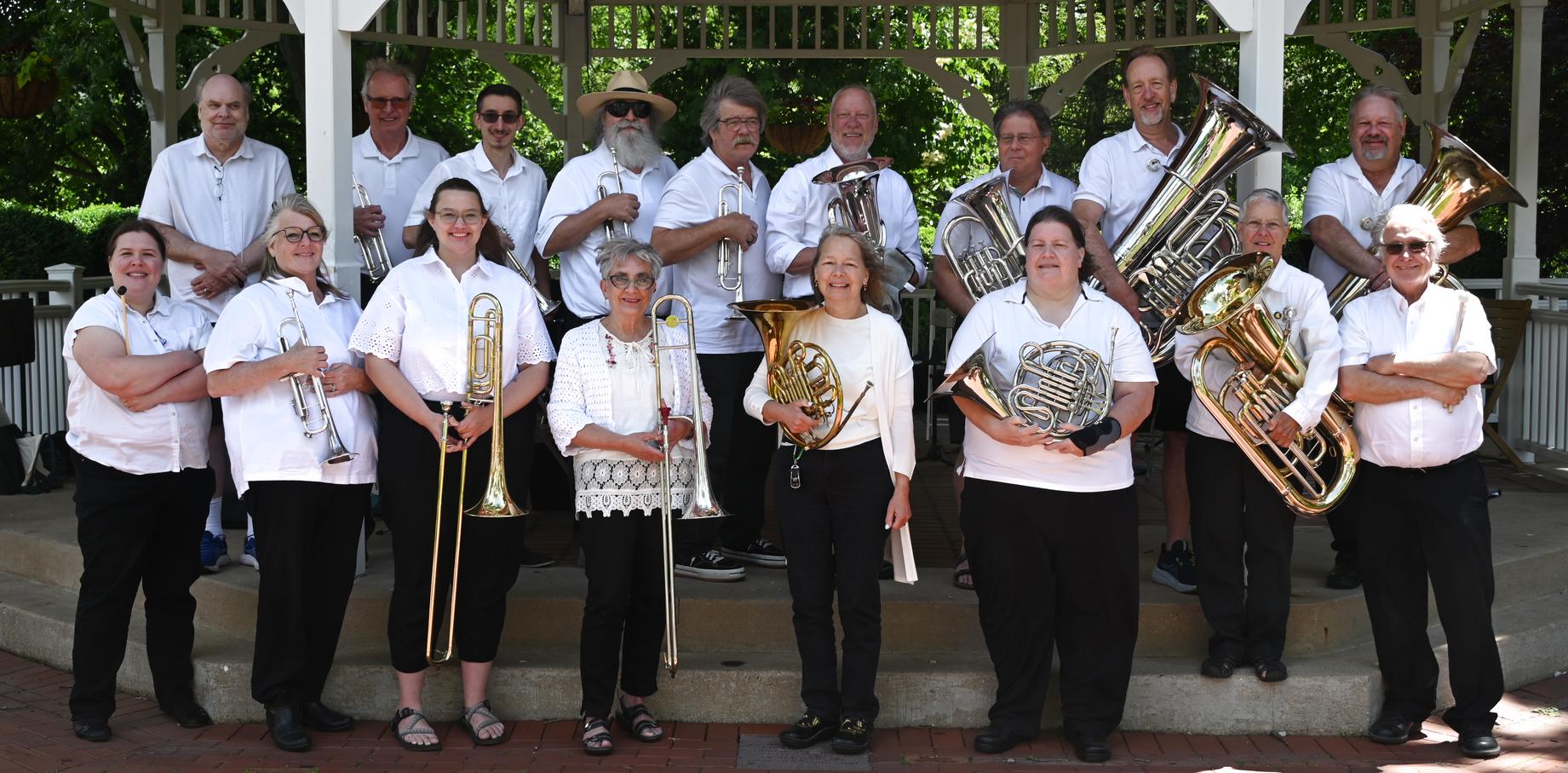 Image silver_band_gazebo_5416_20jun26.jpg>
<font size=